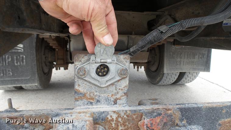 image for item DD7347 2007 GMC C5500 flatbed truck