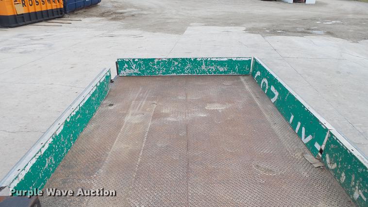 image for item DD7347 2007 GMC C5500 flatbed truck