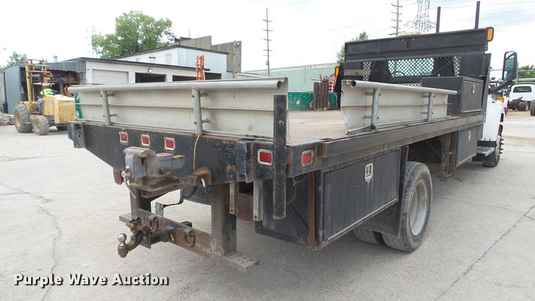 image for item DD7347 2007 GMC C5500 flatbed truck