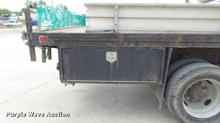 image for item DD7347 2007 GMC C5500 flatbed truck
