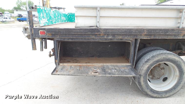 image for item DD7347 2007 GMC C5500 flatbed truck