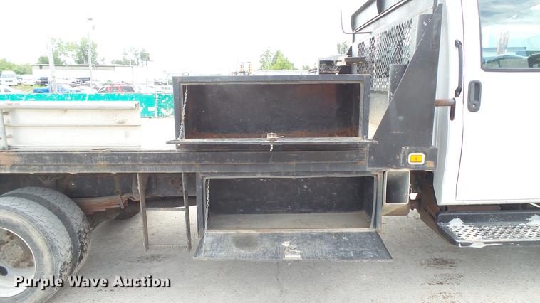 image for item DD7347 2007 GMC C5500 flatbed truck