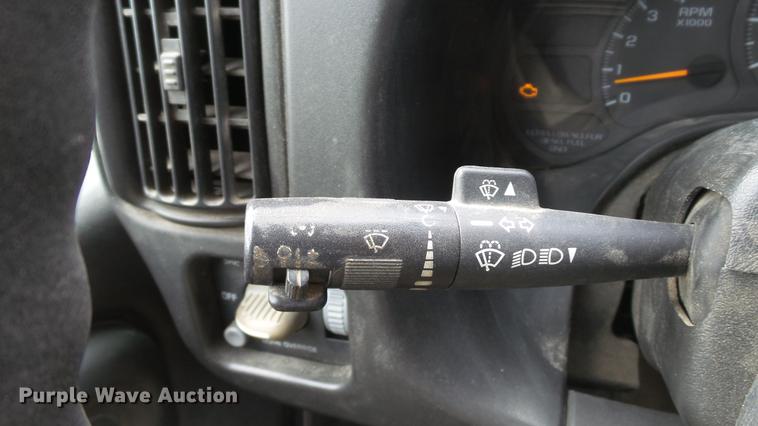 image for item DD7347 2007 GMC C5500 flatbed truck