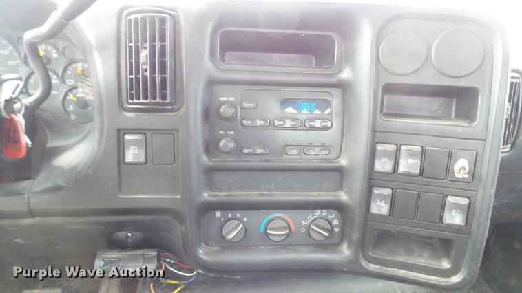 image for item DD7347 2007 GMC C5500 flatbed truck