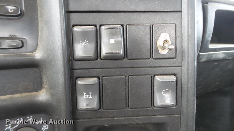 image for item DD7347 2007 GMC C5500 flatbed truck