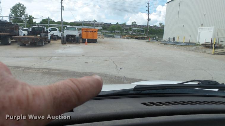 image for item DD7347 2007 GMC C5500 flatbed truck