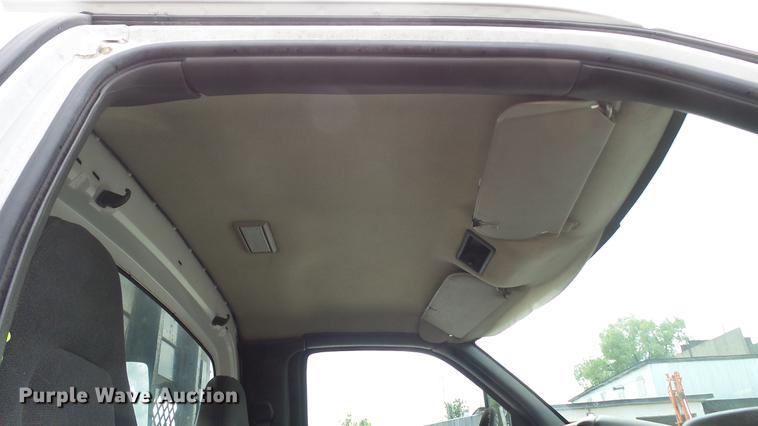 image for item DD7347 2007 GMC C5500 flatbed truck