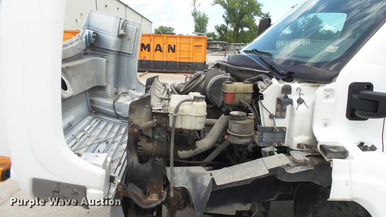 image for item DD7347 2007 GMC C5500 flatbed truck