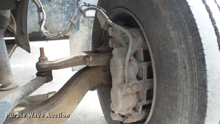 image for item DD7347 2007 GMC C5500 flatbed truck