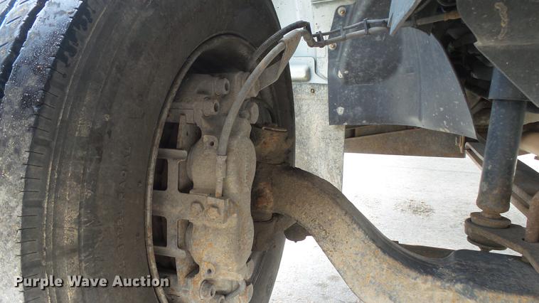 image for item DD7347 2007 GMC C5500 flatbed truck