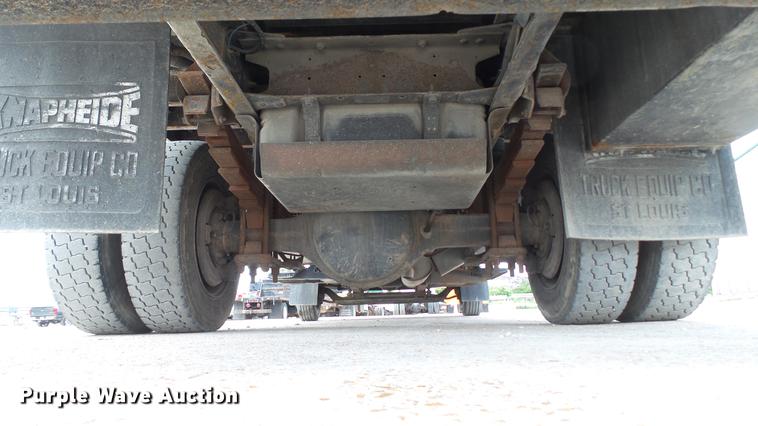 image for item DD7347 2007 GMC C5500 flatbed truck