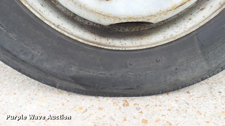 image for item DD7347 2007 GMC C5500 flatbed truck