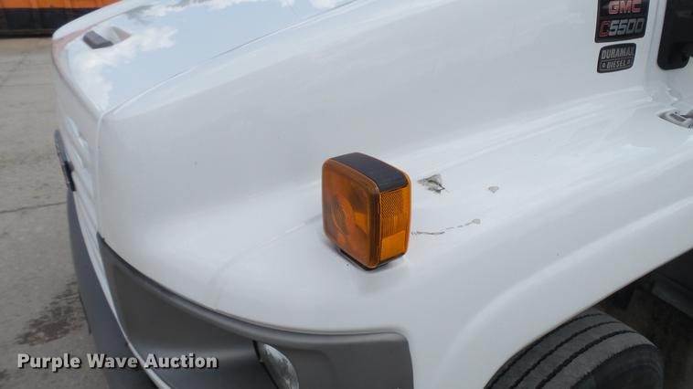 image for item DD7347 2007 GMC C5500 flatbed truck