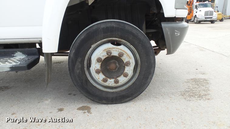 image for item DD7347 2007 GMC C5500 flatbed truck