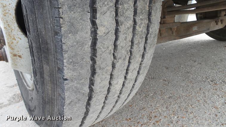 image for item DD7347 2007 GMC C5500 flatbed truck