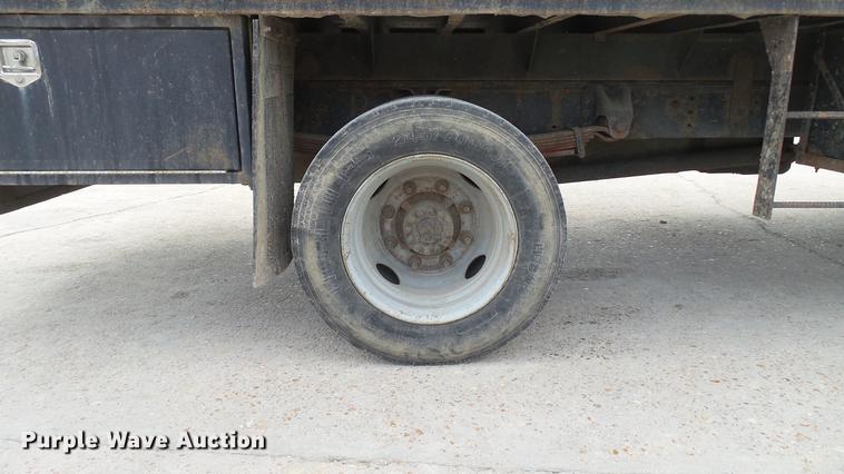 image for item DD7347 2007 GMC C5500 flatbed truck