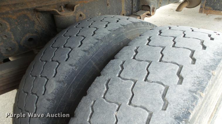 image for item DD7347 2007 GMC C5500 flatbed truck