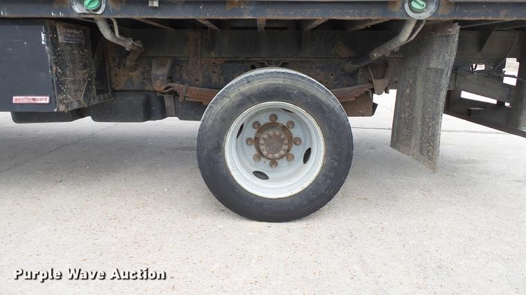 image for item DD7347 2007 GMC C5500 flatbed truck