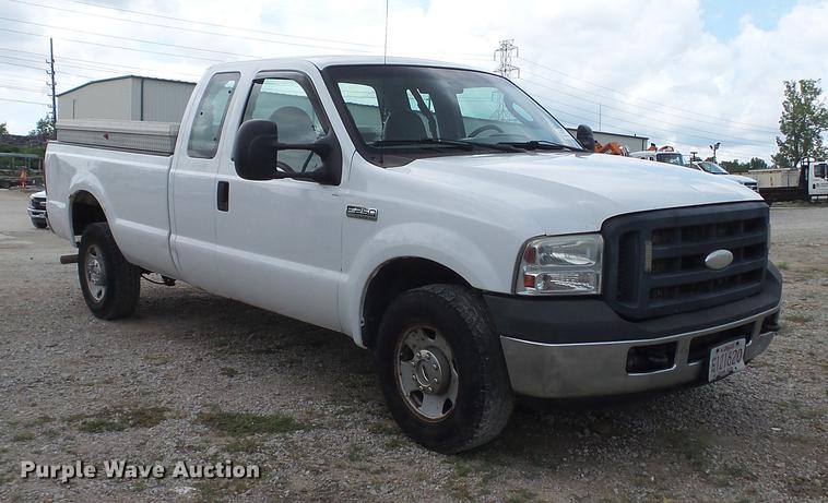 image for item DD7348 2006 Ford F250 Super Duty XL SuperCab pickup truck