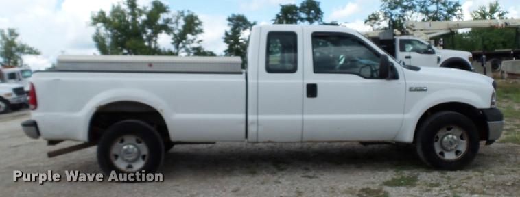 image for item DD7348 2006 Ford F250 Super Duty XL SuperCab pickup truck