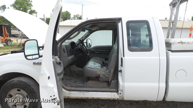image for item DD7348 2006 Ford F250 Super Duty XL SuperCab pickup truck