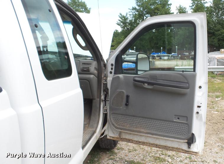 image for item DD7348 2006 Ford F250 Super Duty XL SuperCab pickup truck