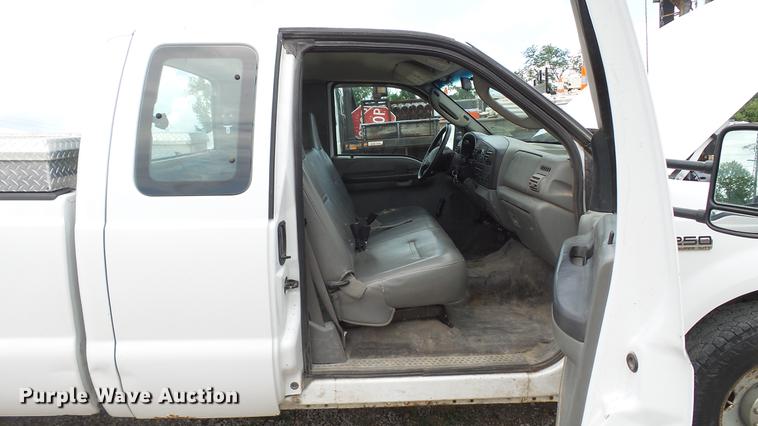 image for item DD7348 2006 Ford F250 Super Duty XL SuperCab pickup truck