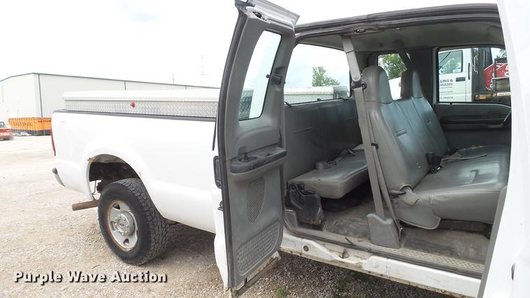 image for item DD7348 2006 Ford F250 Super Duty XL SuperCab pickup truck