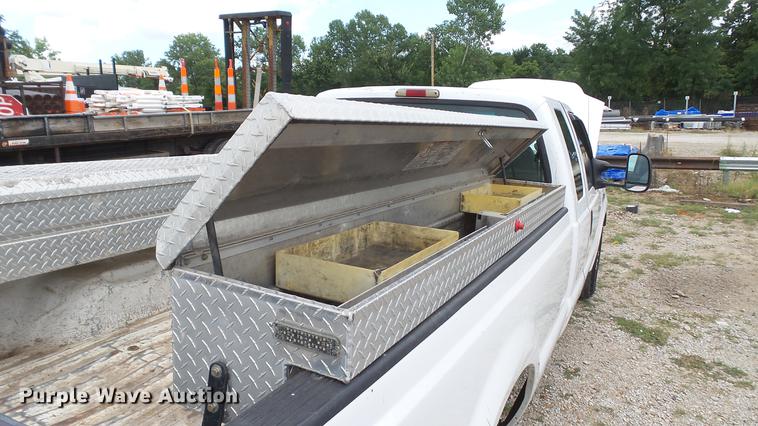 image for item DD7348 2006 Ford F250 Super Duty XL SuperCab pickup truck