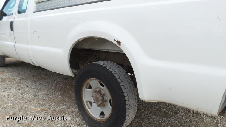image for item DD7348 2006 Ford F250 Super Duty XL SuperCab pickup truck