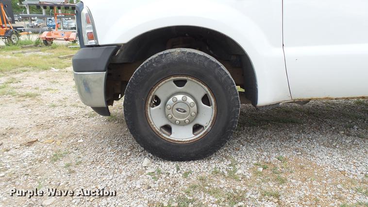 image for item DD7348 2006 Ford F250 Super Duty XL SuperCab pickup truck