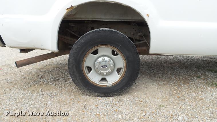 image for item DD7348 2006 Ford F250 Super Duty XL SuperCab pickup truck