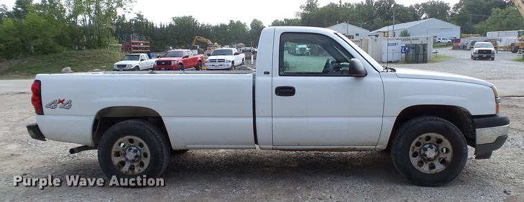 image for item DD7351 2005 Chevrolet Silverado 1500 pickup truck