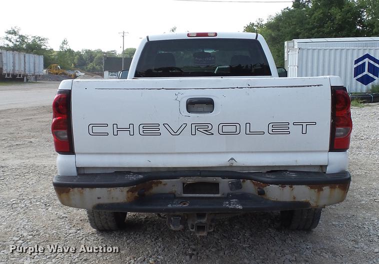 image for item DD7351 2005 Chevrolet Silverado 1500 pickup truck