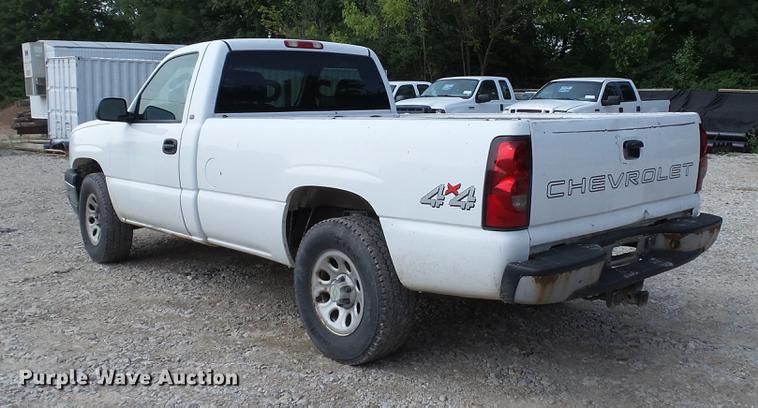 image for item DD7351 2005 Chevrolet Silverado 1500 pickup truck