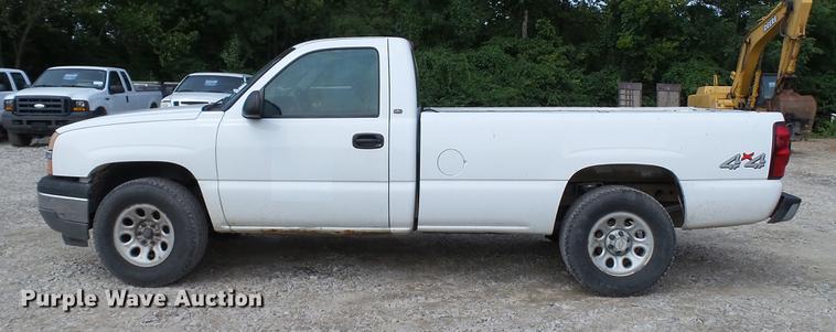 image for item DD7351 2005 Chevrolet Silverado 1500 pickup truck
