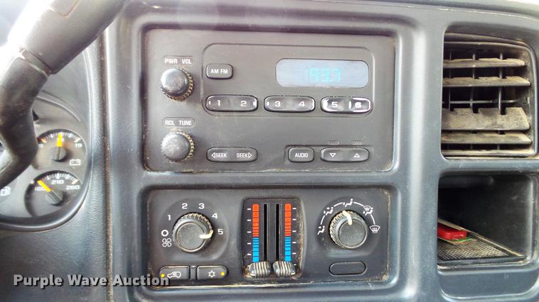 image for item DD7351 2005 Chevrolet Silverado 1500 pickup truck