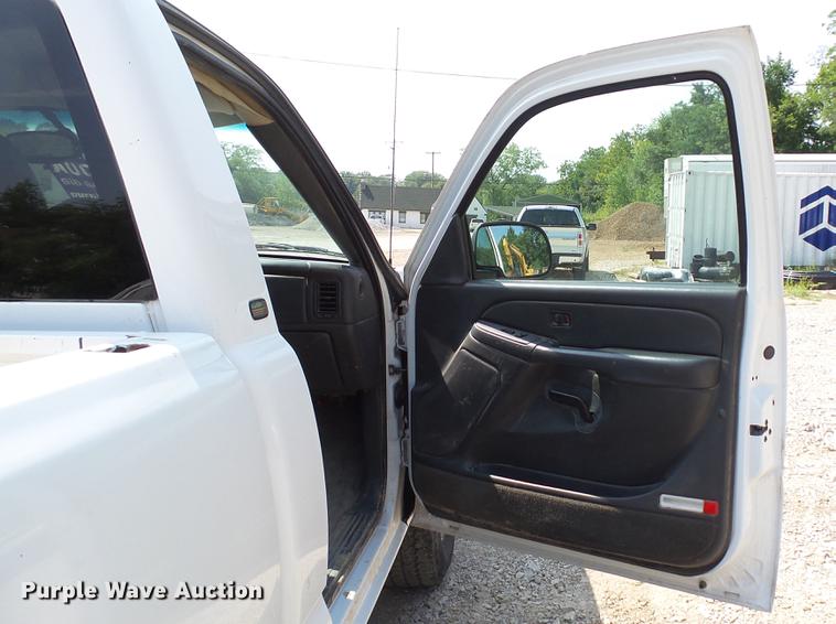 image for item DD7351 2005 Chevrolet Silverado 1500 pickup truck