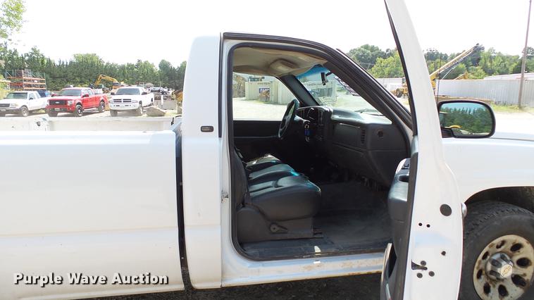 image for item DD7351 2005 Chevrolet Silverado 1500 pickup truck