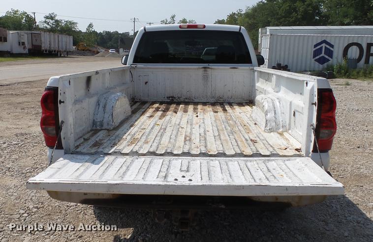 image for item DD7351 2005 Chevrolet Silverado 1500 pickup truck