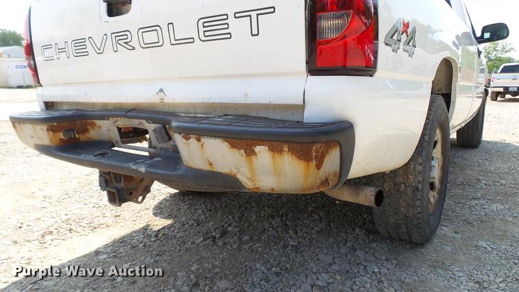 image for item DD7351 2005 Chevrolet Silverado 1500 pickup truck