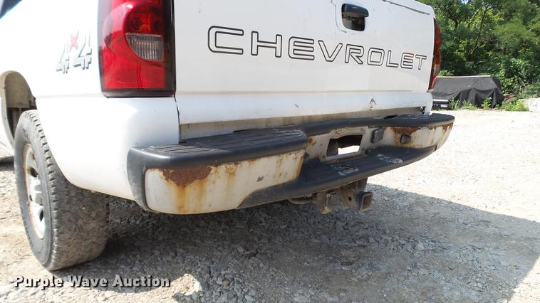 image for item DD7351 2005 Chevrolet Silverado 1500 pickup truck