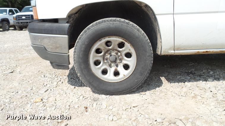 image for item DD7351 2005 Chevrolet Silverado 1500 pickup truck