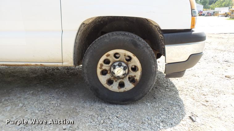 image for item DD7351 2005 Chevrolet Silverado 1500 pickup truck