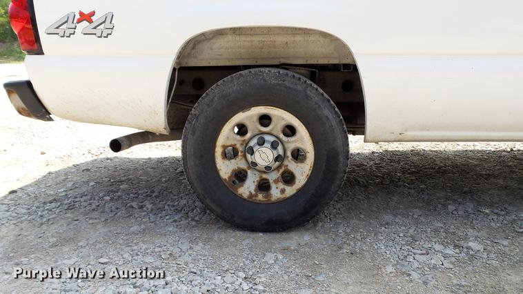 image for item DD7351 2005 Chevrolet Silverado 1500 pickup truck