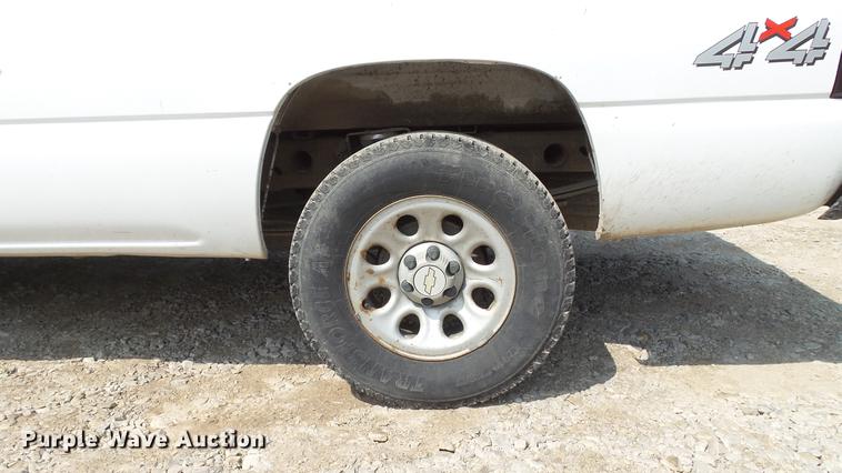 image for item DD7351 2005 Chevrolet Silverado 1500 pickup truck