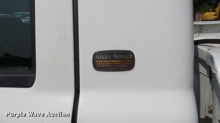 image for item DD7351 2005 Chevrolet Silverado 1500 pickup truck