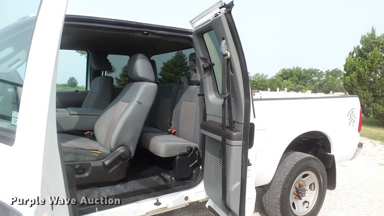 image for item DD7352 2011 Ford F250 Super Duty XLT SuperCab pickup truck