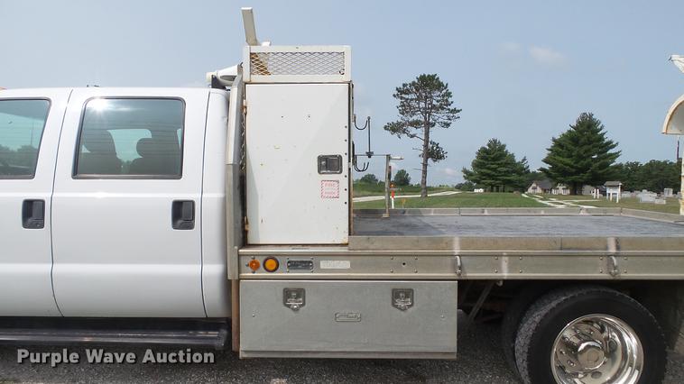image for item DD7353 2003 Ford F550 Super Duty XL Crew Cab flatbed truck