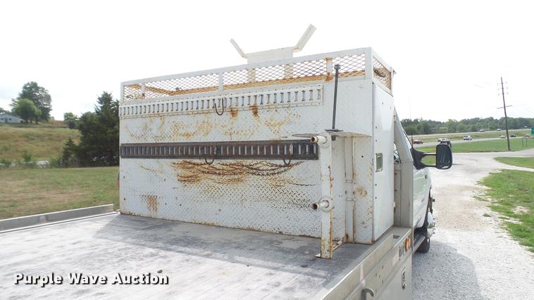 image for item DD7353 2003 Ford F550 Super Duty XL Crew Cab flatbed truck